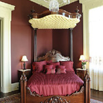 upstairs_red_bedroom_003